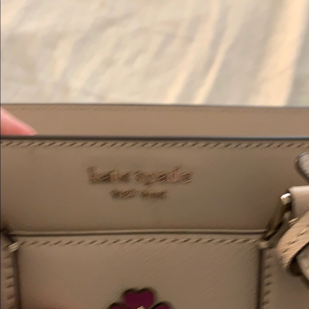 Kate spade purse with flowers - Picture 3 of 3